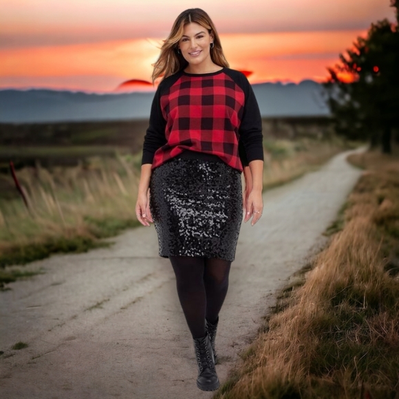 NWT - TORRID Classic Fit Red Plaid Sweatshirt - Sz 2X - Picture 6 of 7